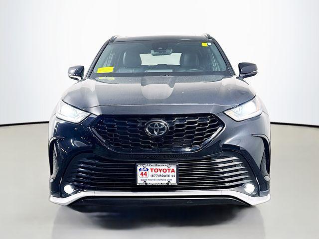 used 2022 Toyota Highlander car, priced at $39,139