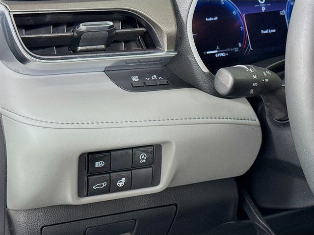 used 2023 Toyota Highlander car, priced at $37,644
