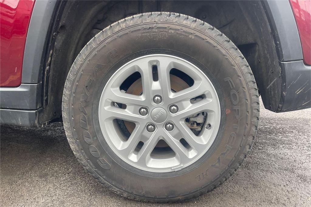 used 2025 Jeep Grand Cherokee car, priced at $30,000