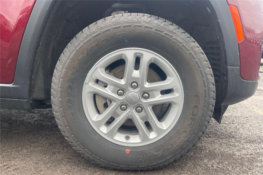 used 2025 Jeep Grand Cherokee car, priced at $30,000