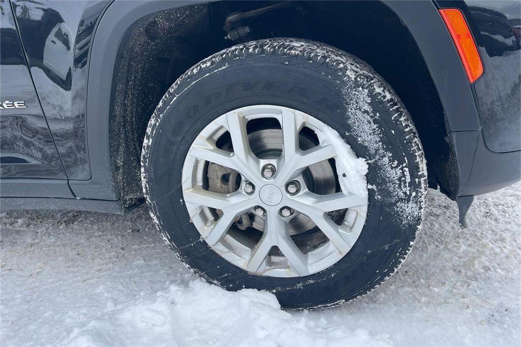 used 2023 Jeep Grand Cherokee car, priced at $32,500