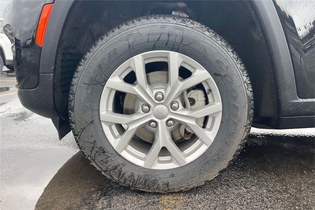 used 2023 Jeep Grand Cherokee car, priced at $33,000