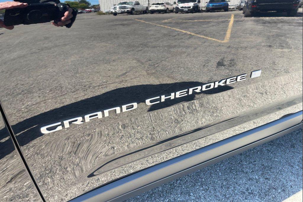 used 2025 Jeep Grand Cherokee car, priced at $39,000