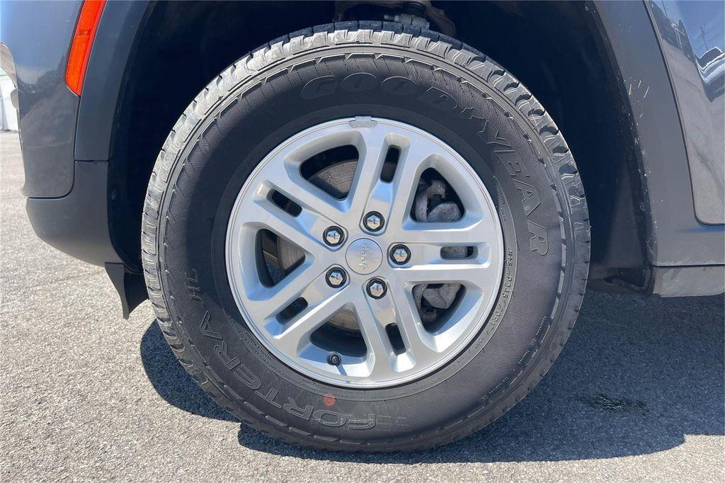used 2025 Jeep Grand Cherokee car, priced at $31,500