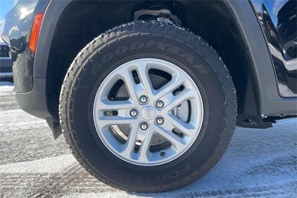 used 2023 Jeep Grand Cherokee car, priced at $29,000