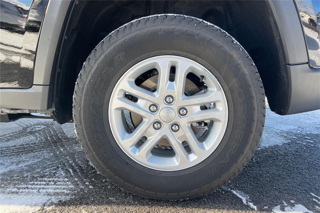 used 2023 Jeep Grand Cherokee car, priced at $29,000