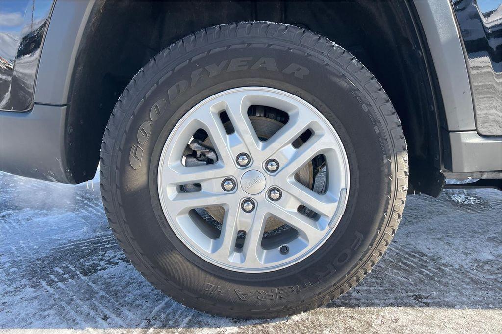 used 2023 Jeep Grand Cherokee car, priced at $29,000