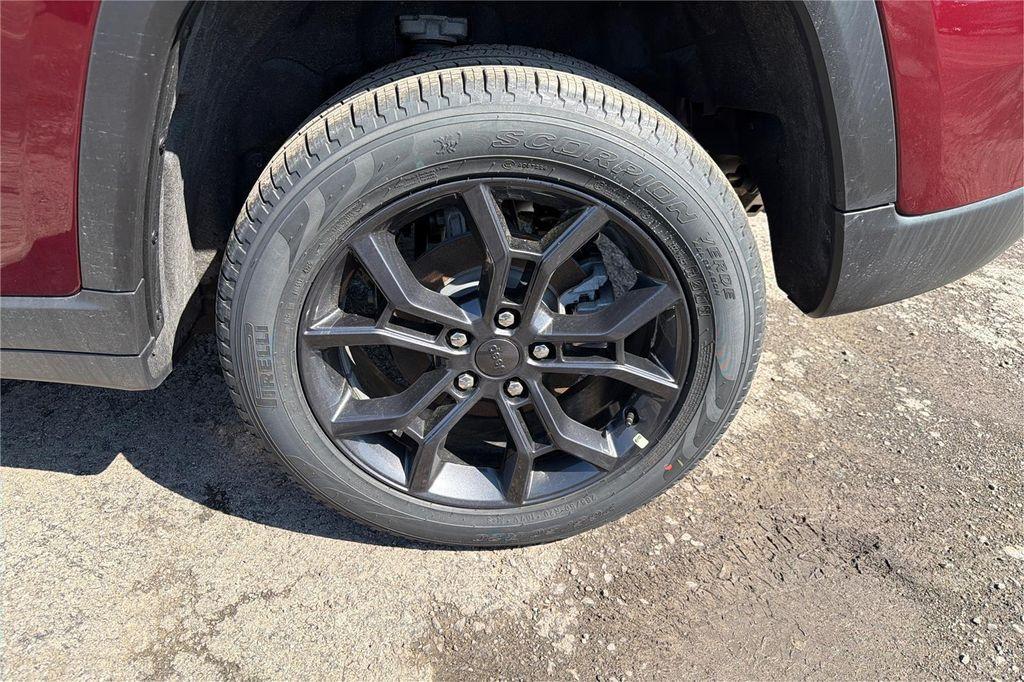 new 2025 Jeep Grand Cherokee car, priced at $47,985