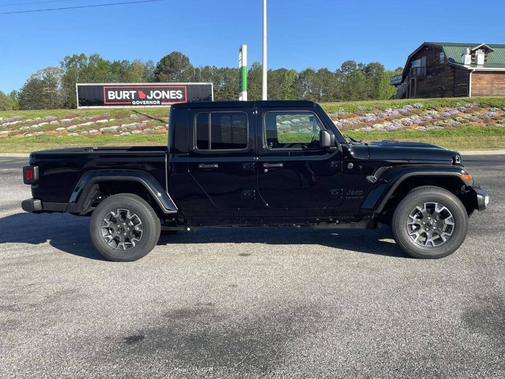 new 2026 Jeep Gladiator car, priced at $47,608