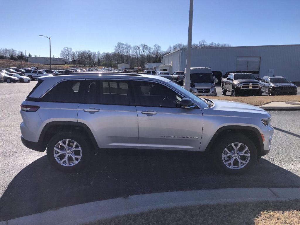 used 2022 Jeep Grand Cherokee car, priced at $27,300