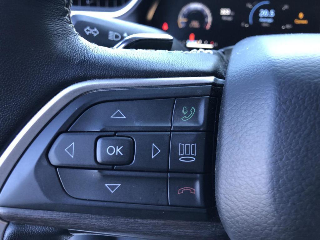 used 2022 Jeep Grand Cherokee car, priced at $27,399