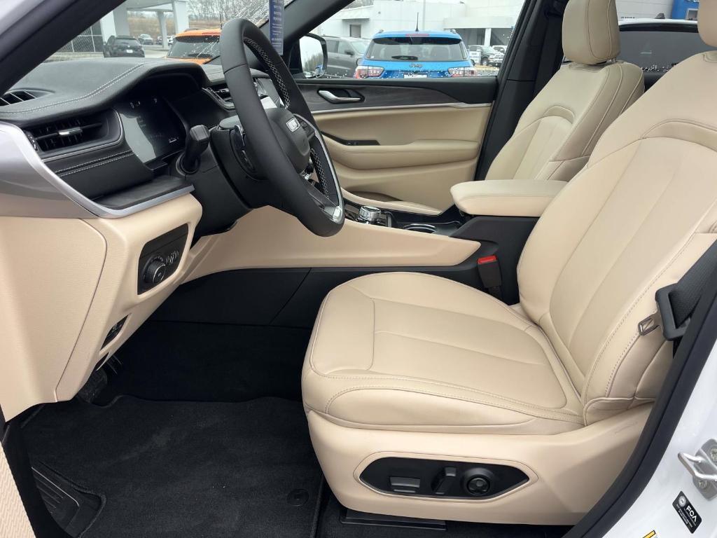 new 2025 Jeep Grand Cherokee car, priced at $43,613