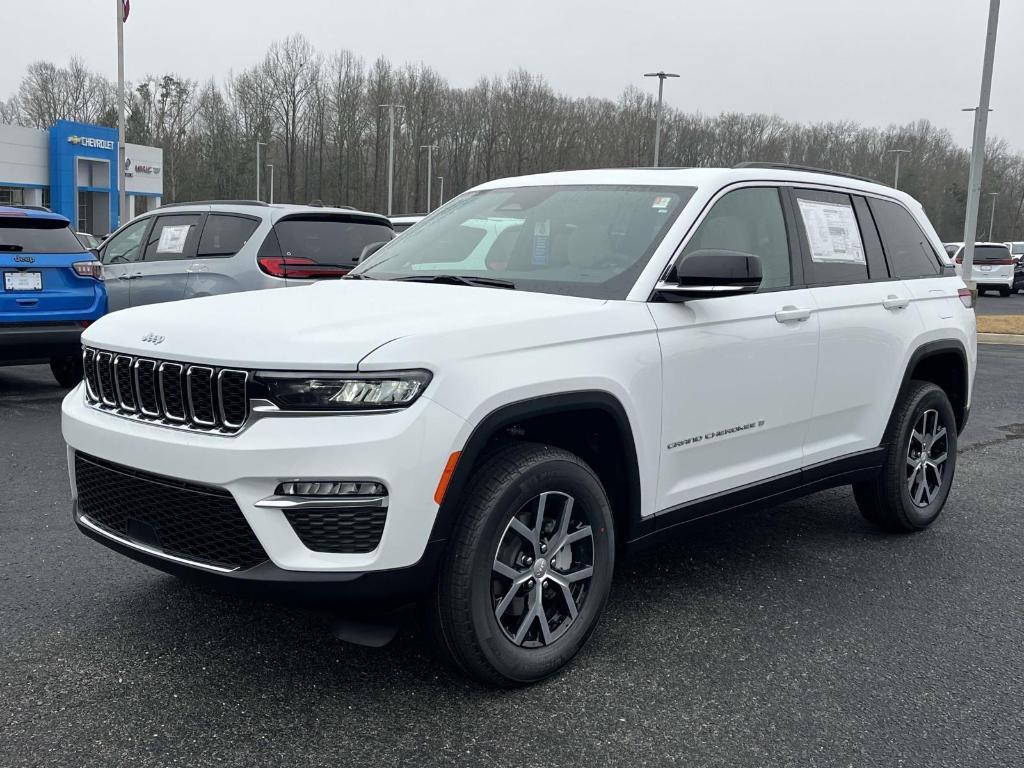 new 2025 Jeep Grand Cherokee car, priced at $43,613