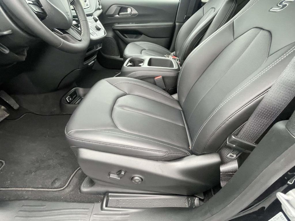 new 2026 Chrysler Pacifica car, priced at $42,883