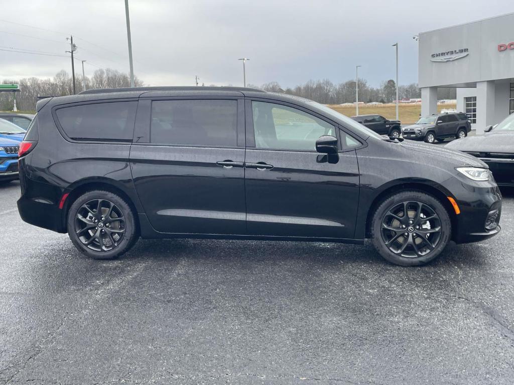 new 2026 Chrysler Pacifica car, priced at $42,883