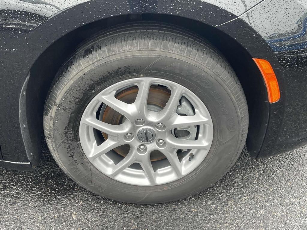 used 2024 Chrysler Pacifica car, priced at $26,500