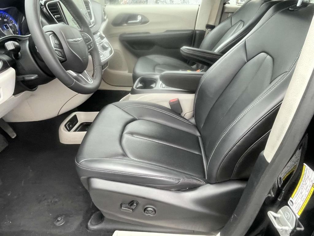 used 2024 Chrysler Pacifica car, priced at $26,500
