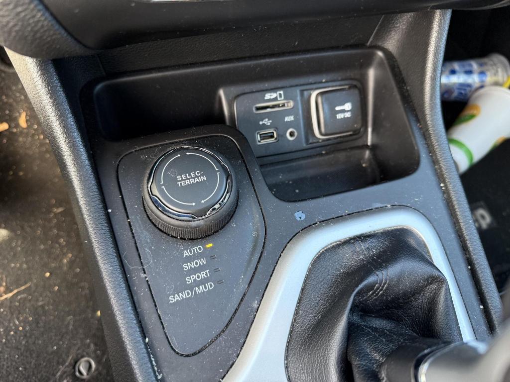 used 2015 Jeep Cherokee car, priced at $13,995