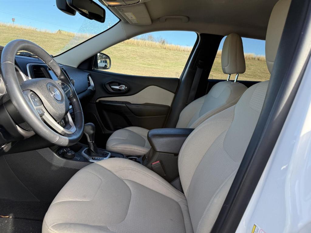 used 2015 Jeep Cherokee car, priced at $13,995