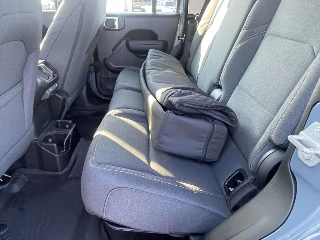 new 2025 Jeep Gladiator car, priced at $37,548