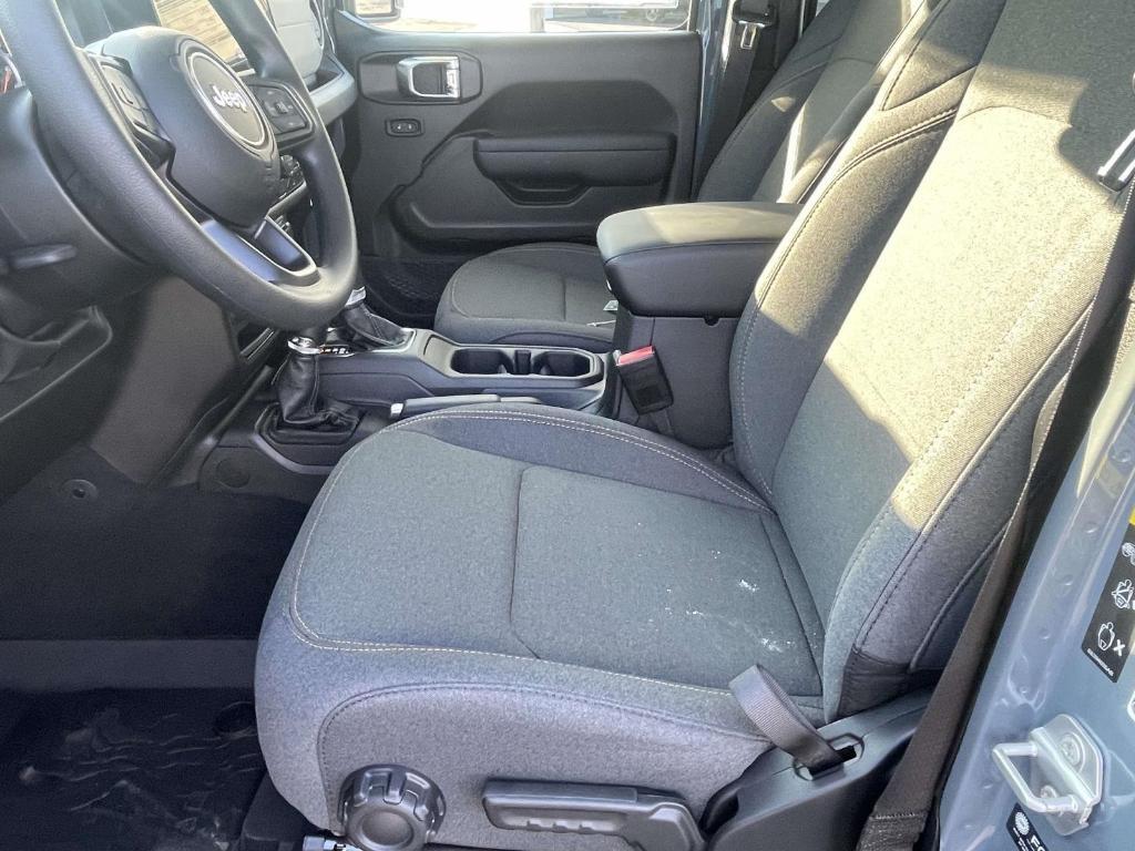 new 2025 Jeep Gladiator car, priced at $37,548