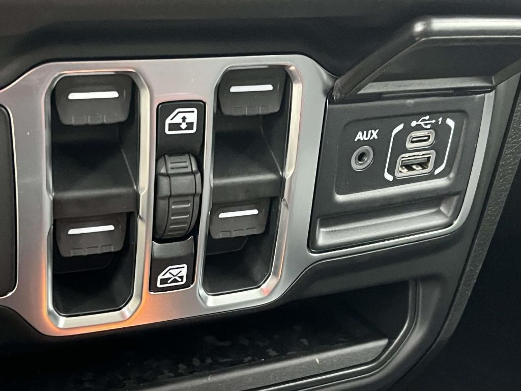 new 2026 Jeep Gladiator car, priced at $45,178