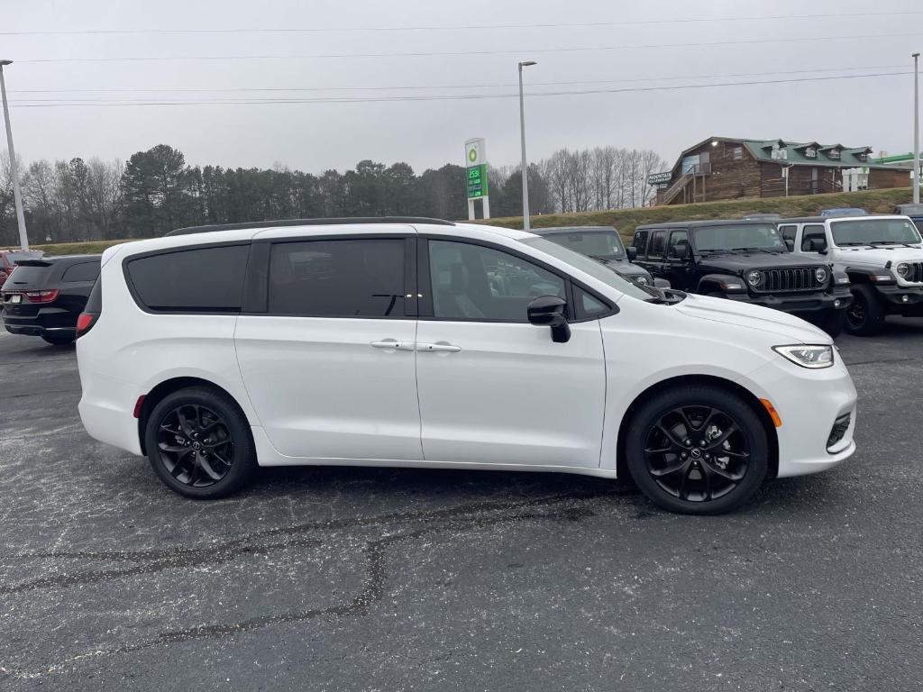 new 2026 Chrysler Pacifica car, priced at $42,383