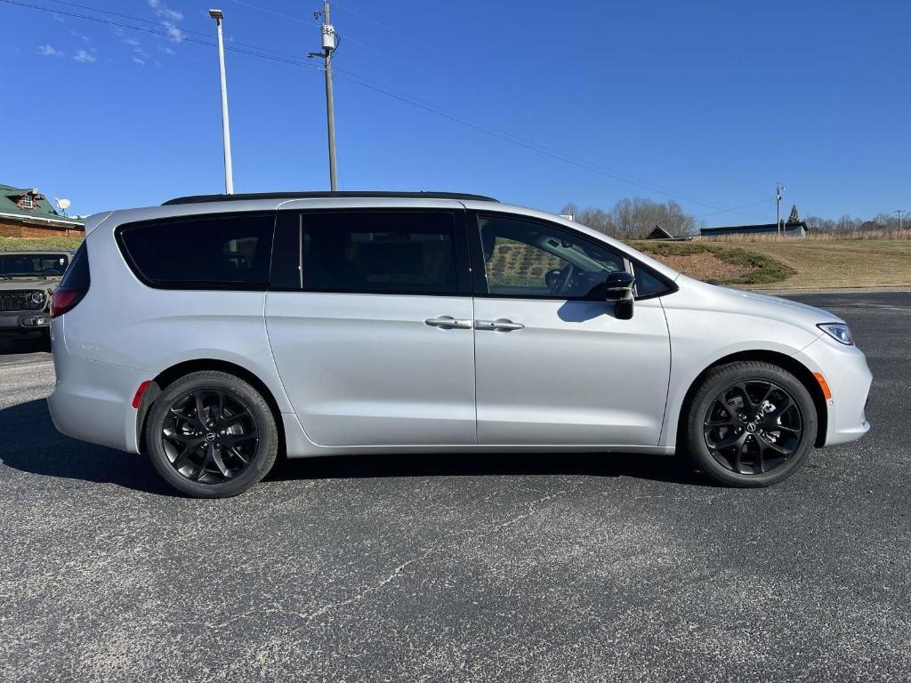 new 2026 Chrysler Pacifica car, priced at $44,373