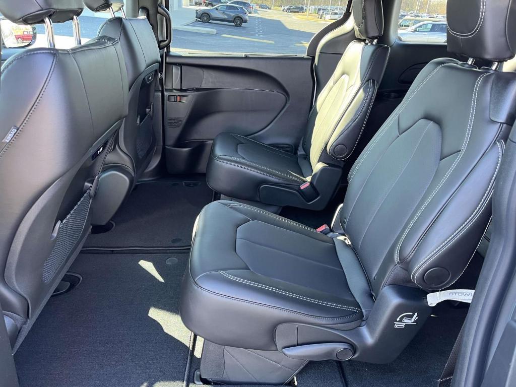 new 2026 Chrysler Pacifica car, priced at $44,373