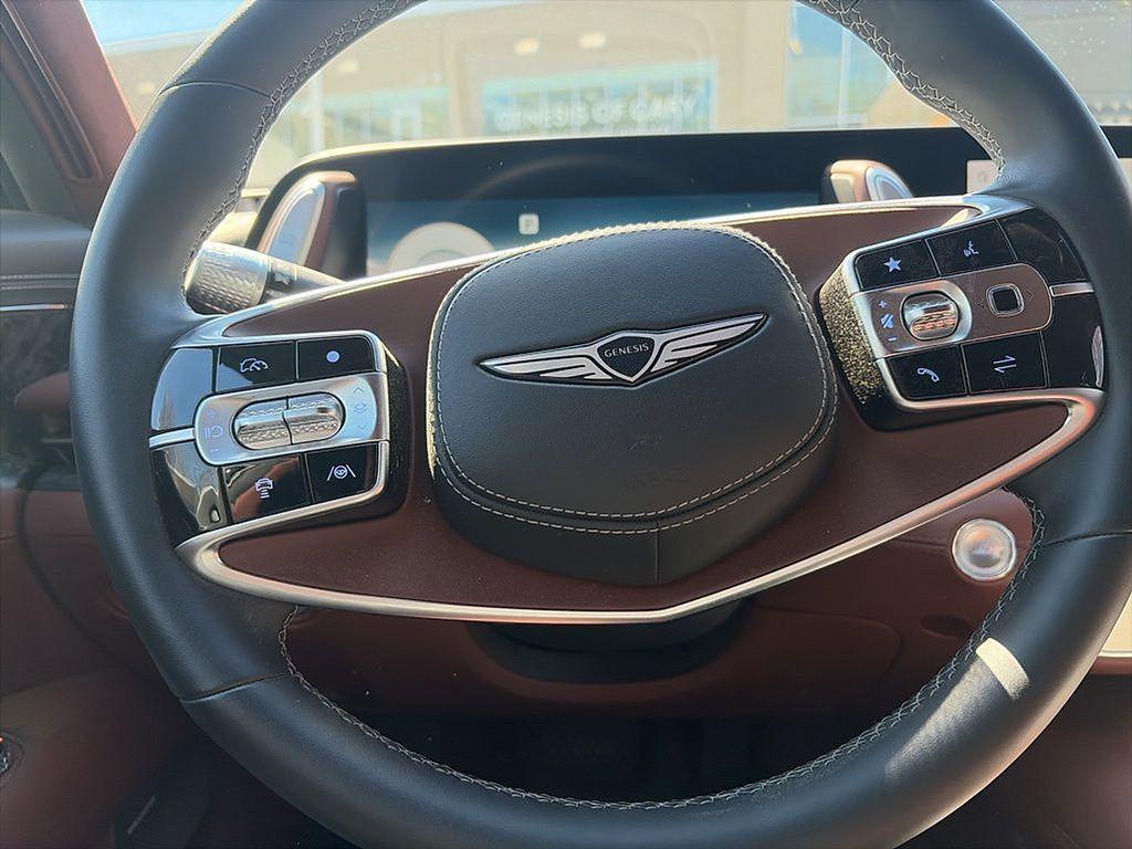 used 2025 Genesis G90 car, priced at $74,990