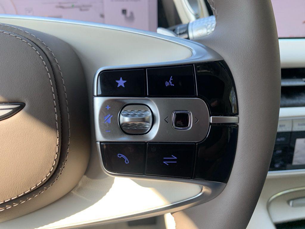 used 2025 Genesis G90 car, priced at $74,500