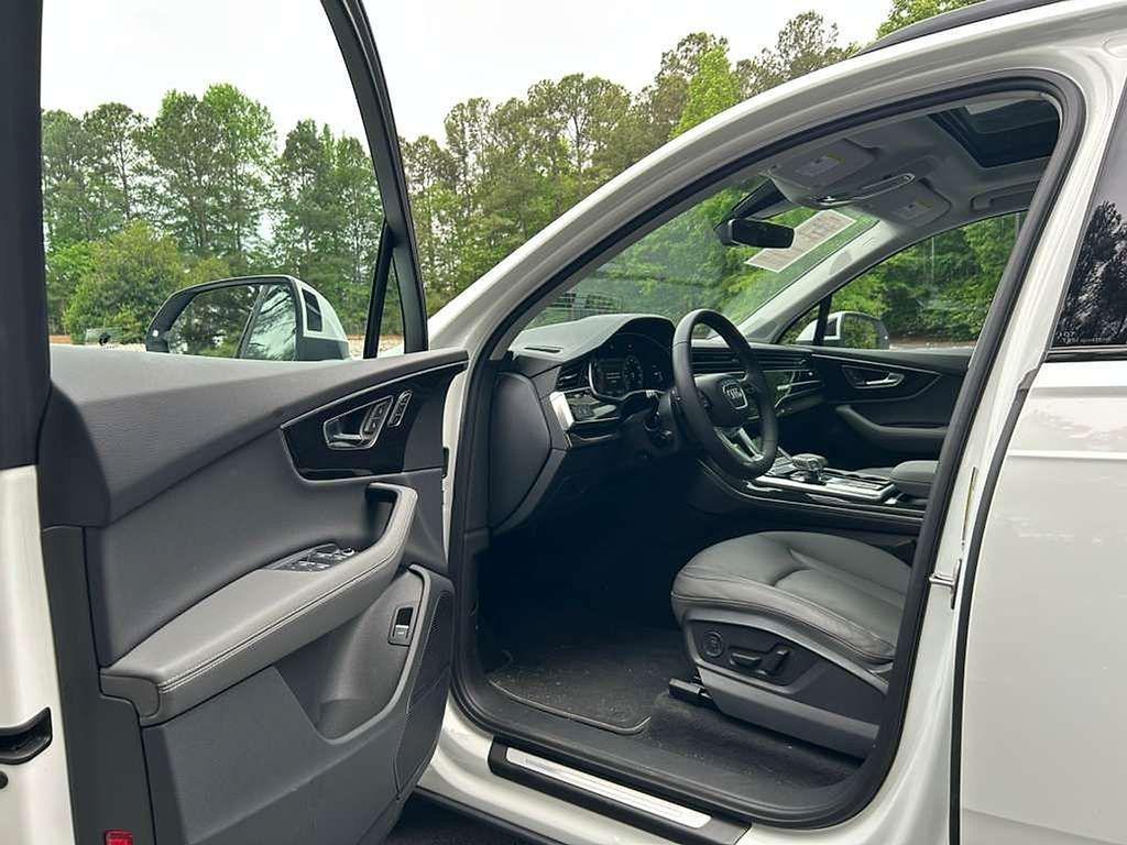 used 2025 Audi Q7 car, priced at $49,500