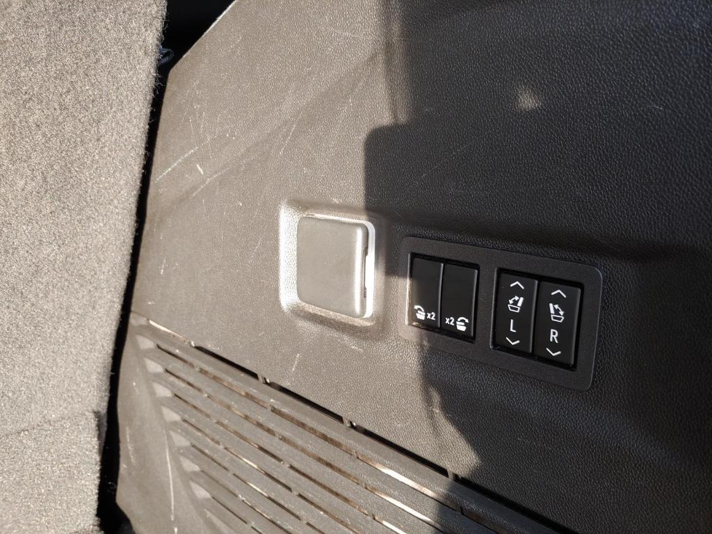 used 2023 GMC Yukon car, priced at $65,995