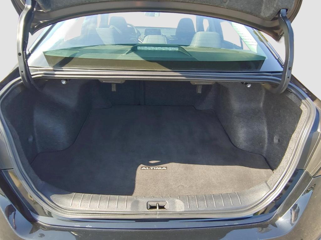 used 2025 Nissan Altima car