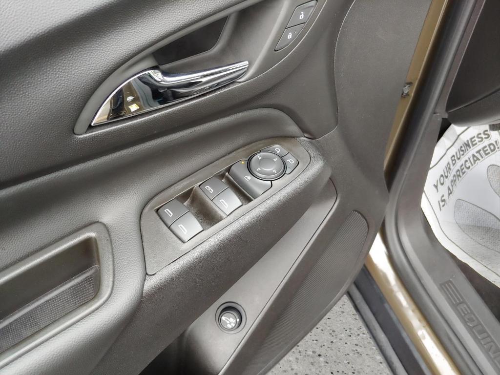 used 2024 Chevrolet Equinox car, priced at $22,995