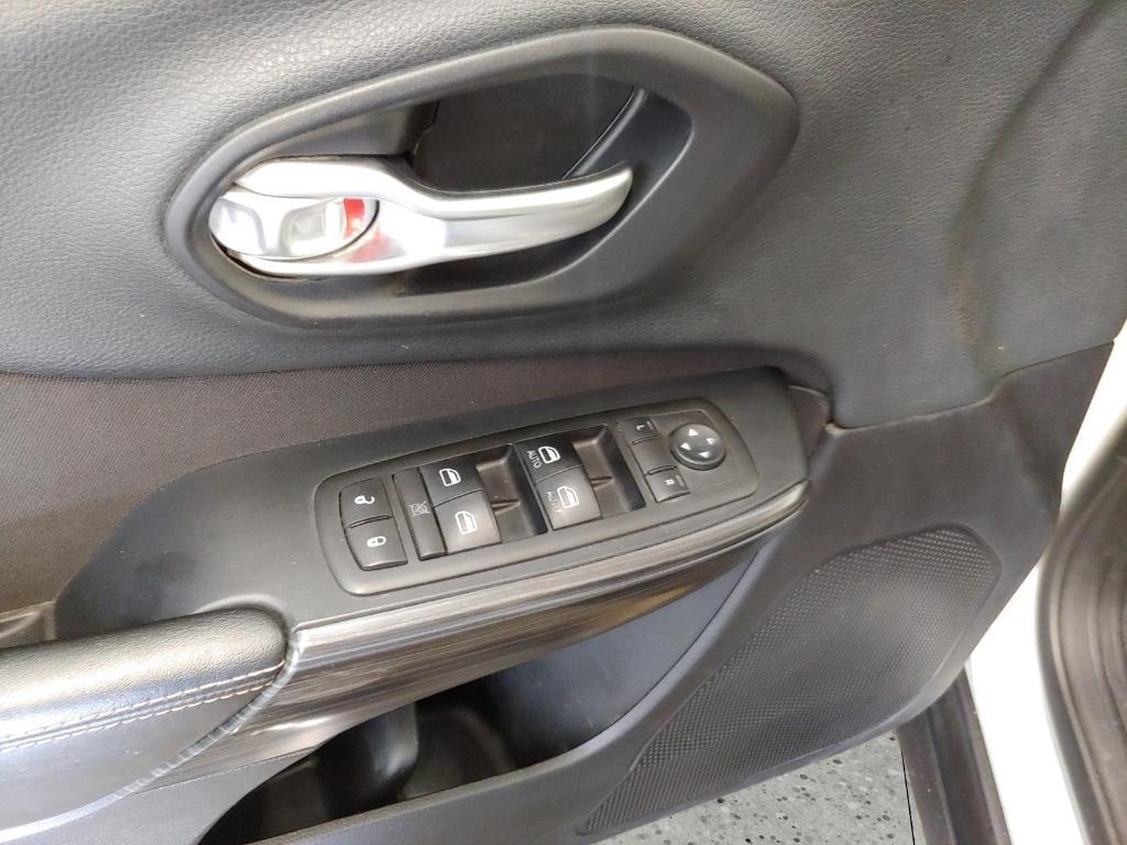 used 2015 Jeep Cherokee car, priced at $6,995