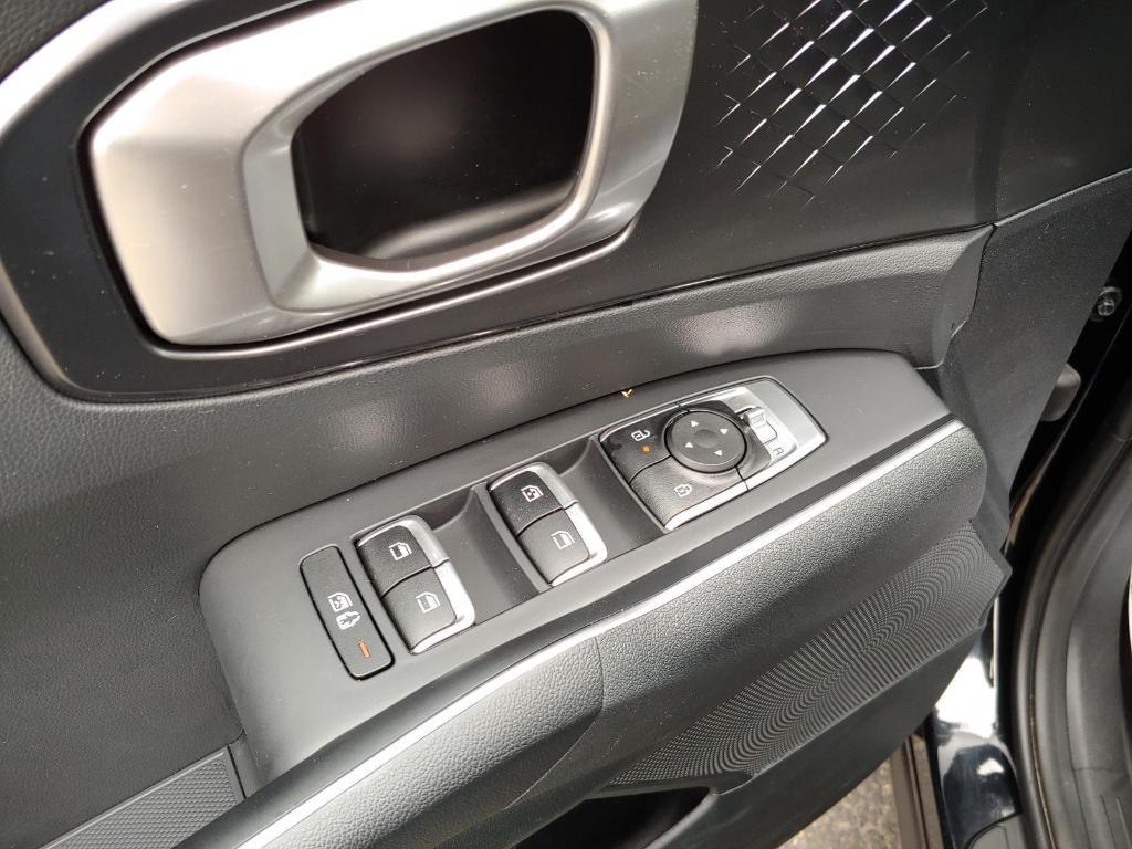 used 2024 Kia Sorento car, priced at $27,900