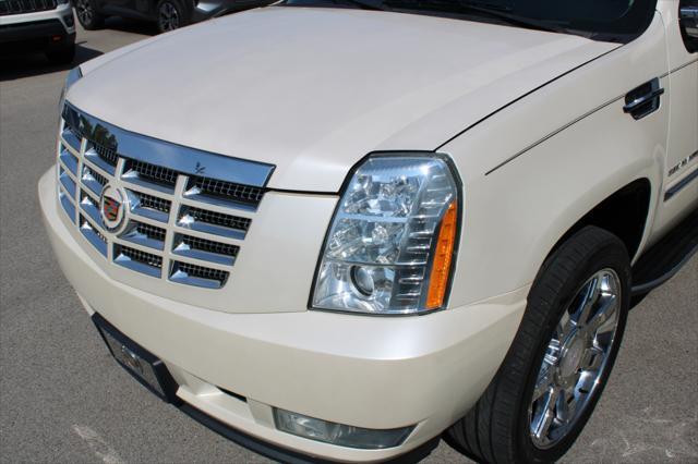 used 2010 Cadillac Escalade ESV car, priced at $12,790