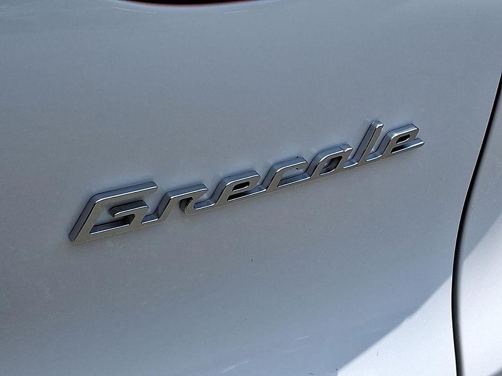 new 2025 Maserati Grecale car, priced at $84,915