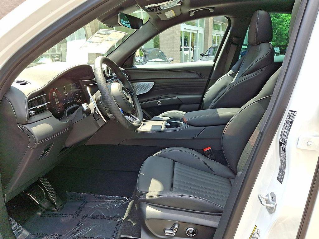 new 2025 Maserati Grecale car, priced at $84,915