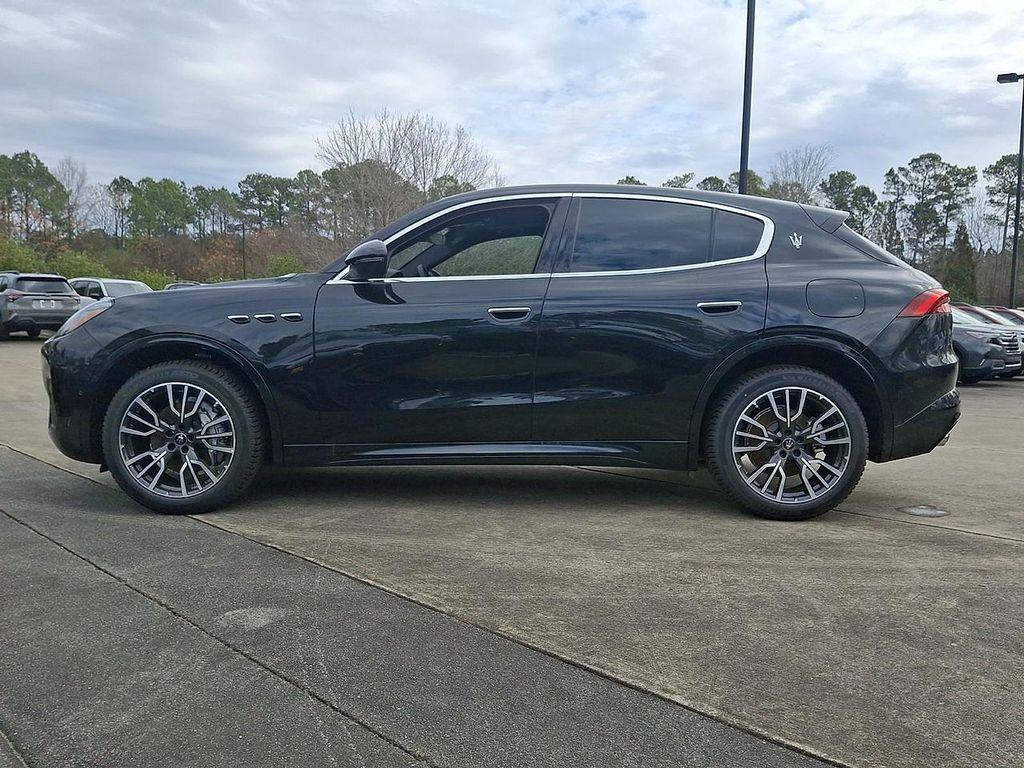new 2025 Maserati Grecale car