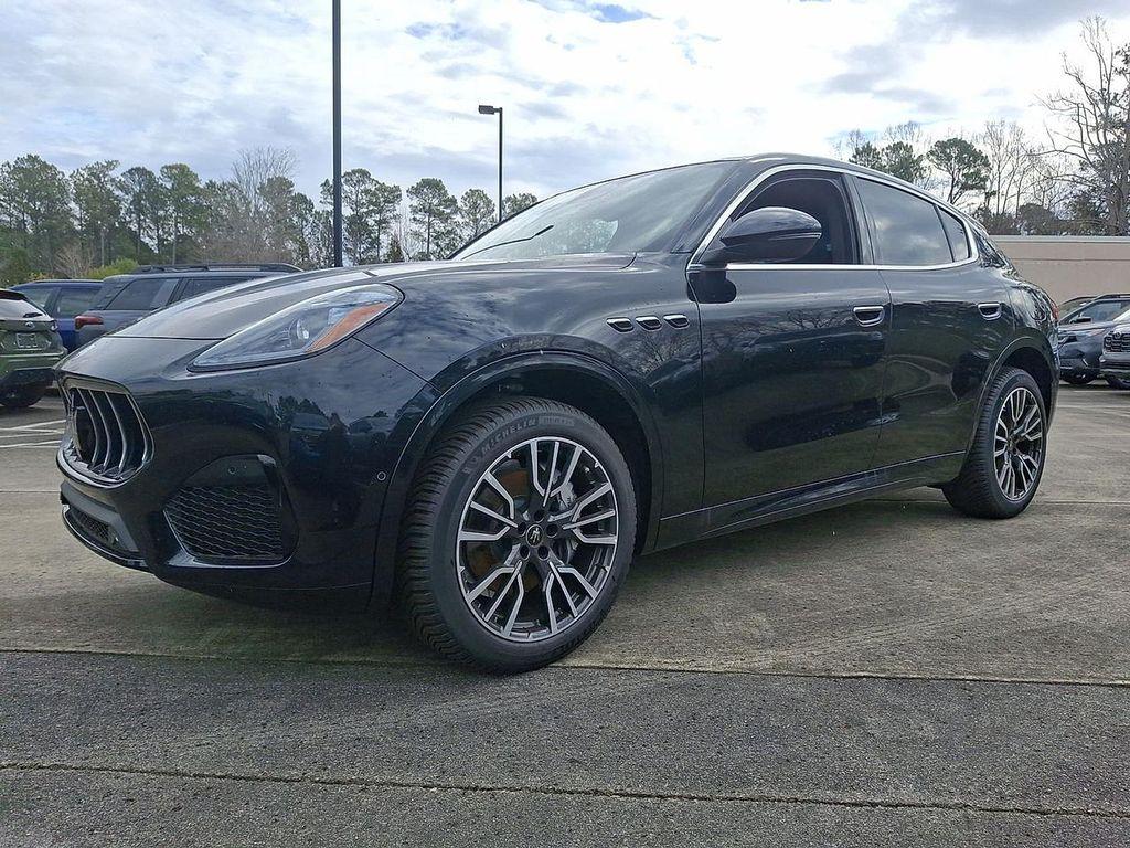 new 2025 Maserati Grecale car