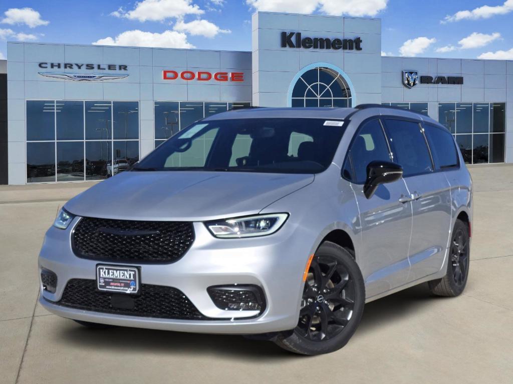 new 2026 Chrysler Pacifica car, priced at $46,731