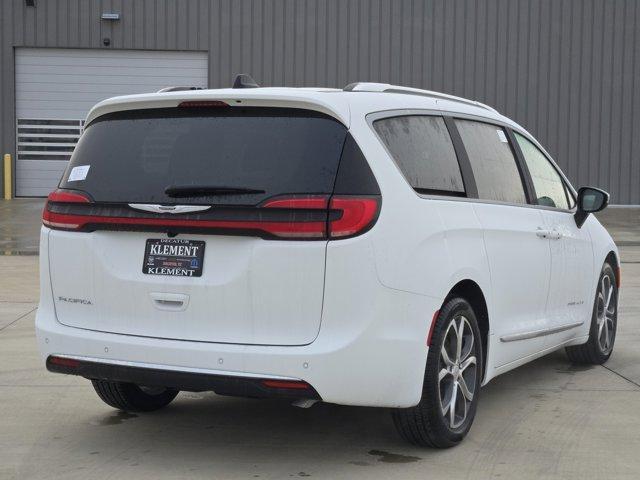 new 2026 Chrysler Pacifica car, priced at $48,977