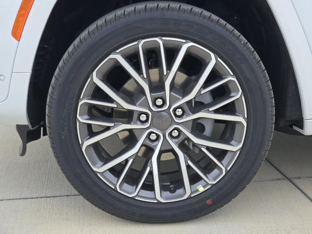 new 2026 Jeep Grand Cherokee car, priced at $56,074