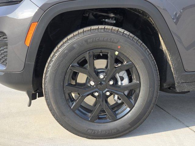 new 2025 Jeep Grand Cherokee car, priced at $38,213
