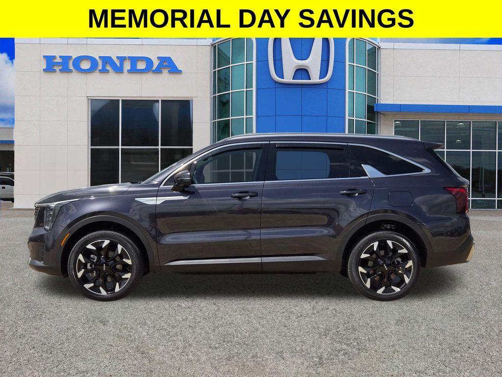 used 2025 Kia Sorento car, priced at $33,947