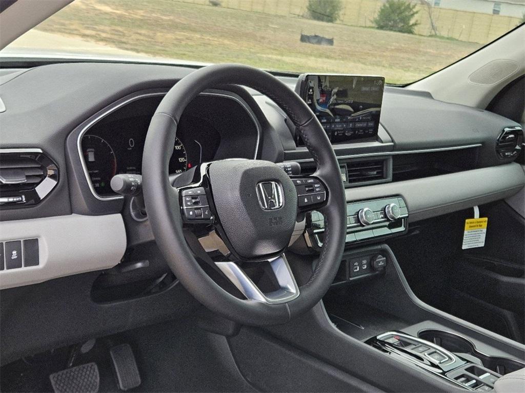 new 2025 Honda Pilot car, priced at $44,443