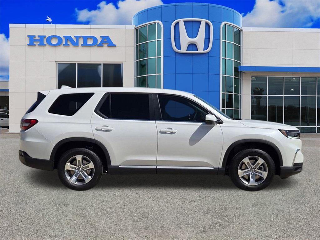 new 2025 Honda Pilot car, priced at $44,443