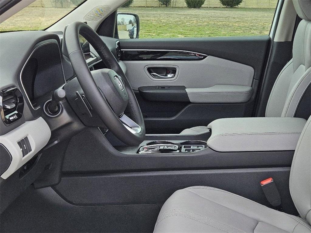 new 2025 Honda Pilot car, priced at $44,443